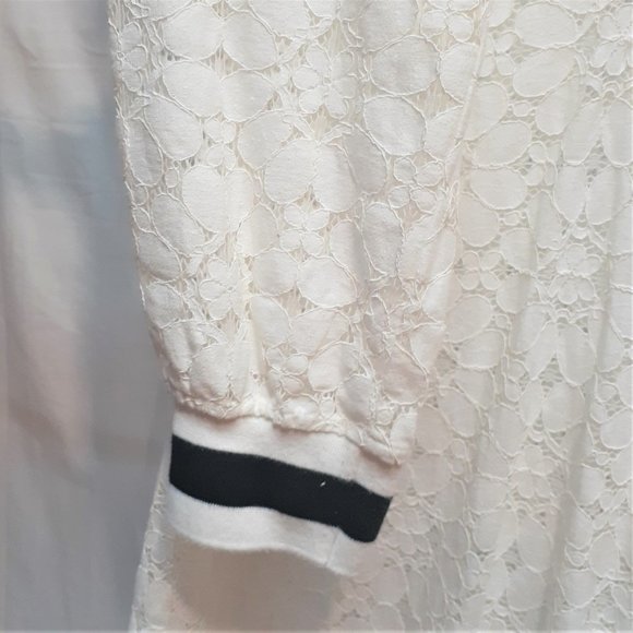 Lace top for the larger girls. - Picture 4 of 9